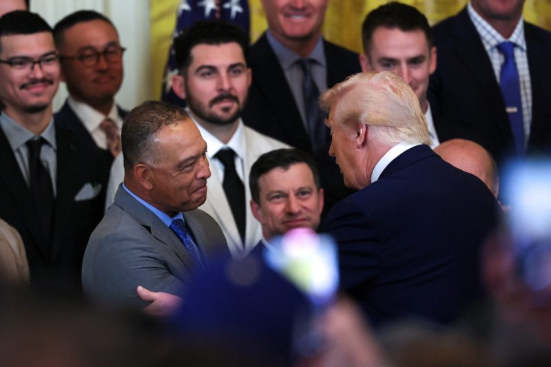 Shrugging off controversy, Dodgers’ White House visit ‘good experience’